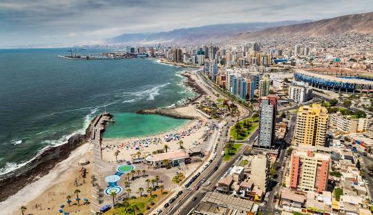 Vista aérea de Antofagasta, Chile - cobertura de mudanzas y fletes de Logística Daniel Opazo SpA